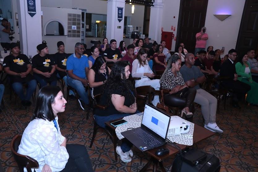 Familiares e amigos acompanharam a formatura dos alunos. #pratodosverem