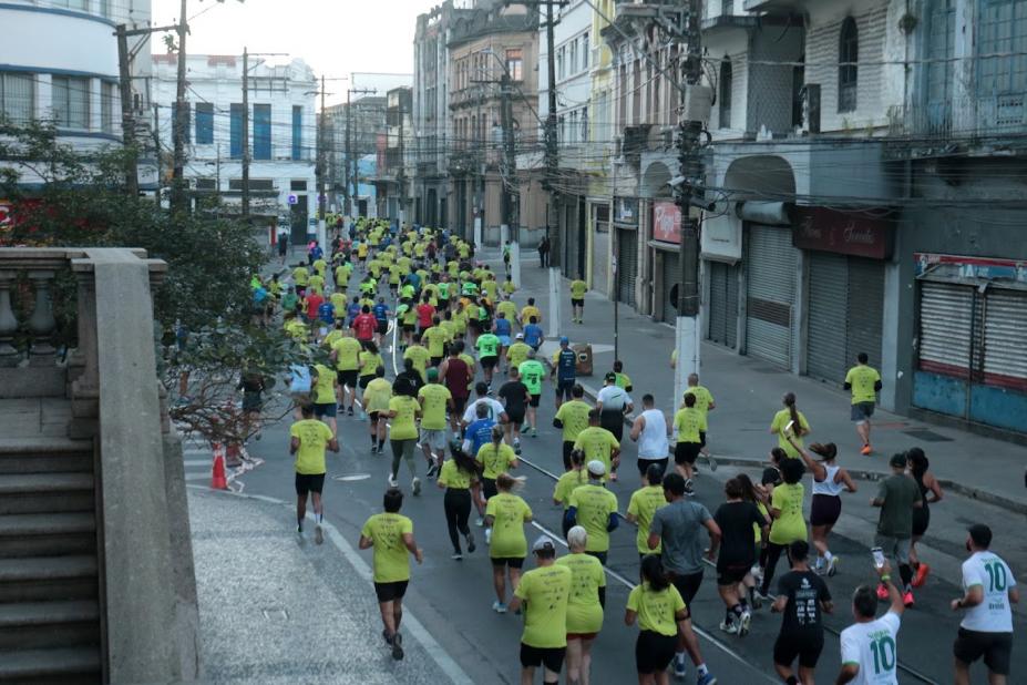 Corrida pelo Centro de Santos. #Paratodosverem