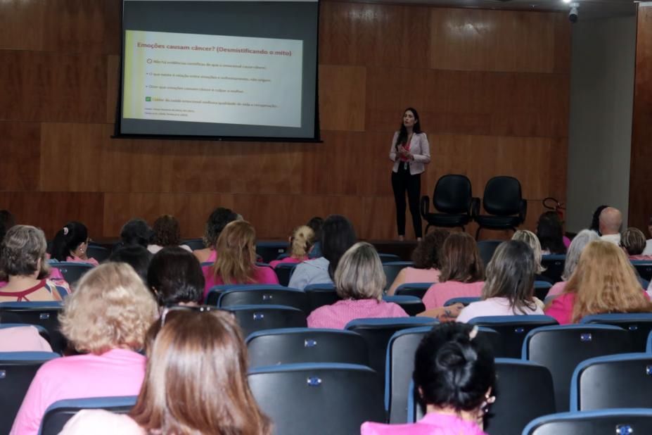 Palestra na Seduc Outubro Rosa. #Paratodosverem