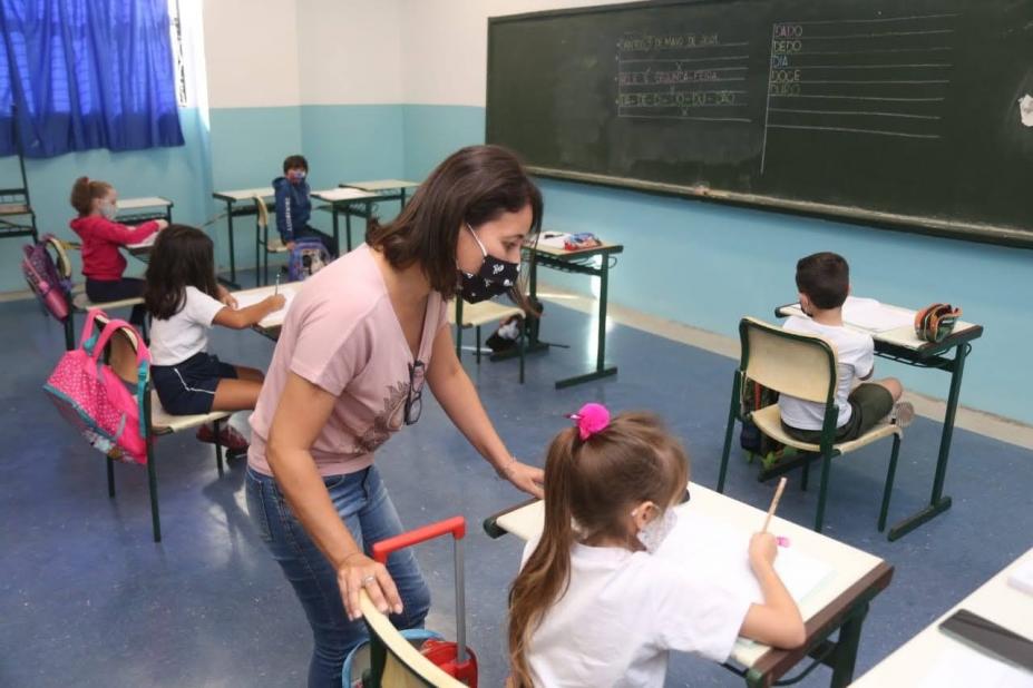 alunos em sala de aula. 
