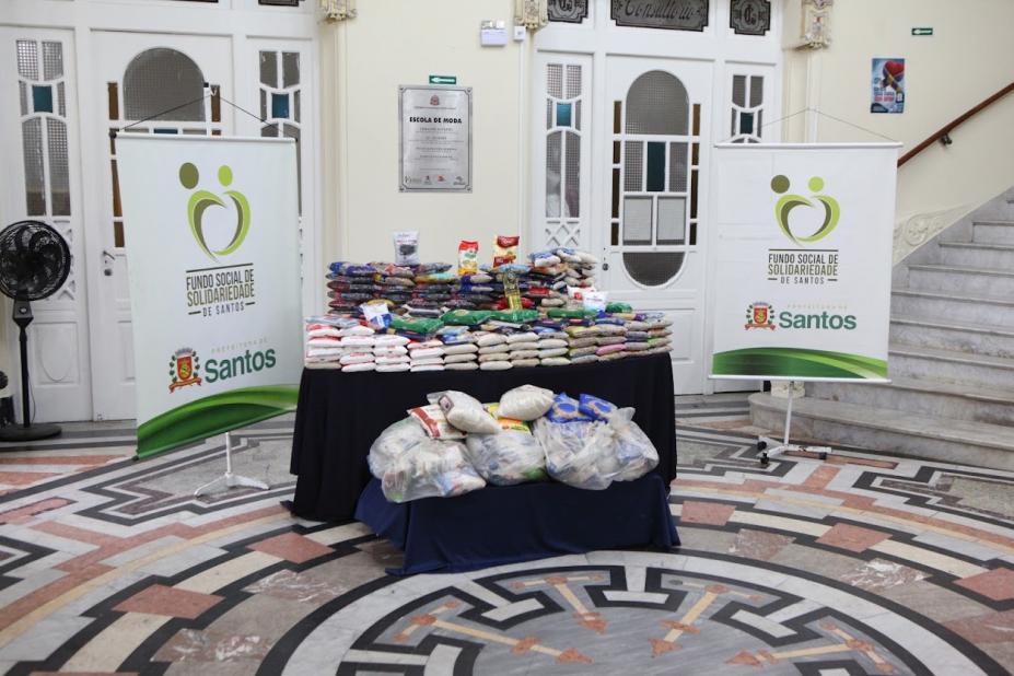 alimentos no fundo social #paratodosverem