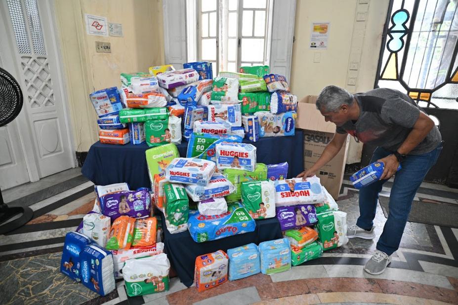 fraldas doadas no fundo #paratodosverem 