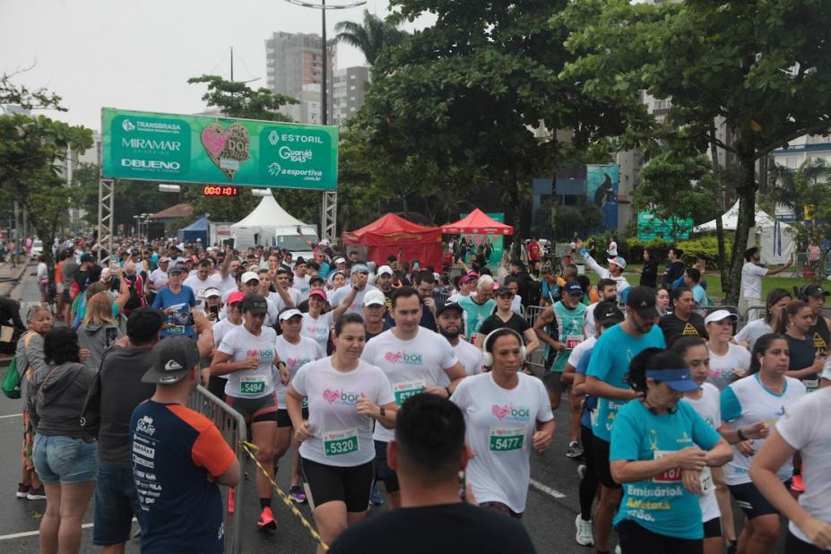 pessoas correndo na largada #paratodosverem