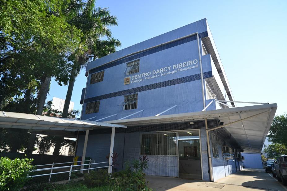 fachada do centro darcy ribeiro.#paratodosverem