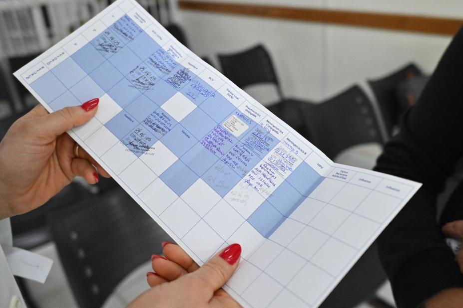 carteira de vacinação aberta. #paratodosverem