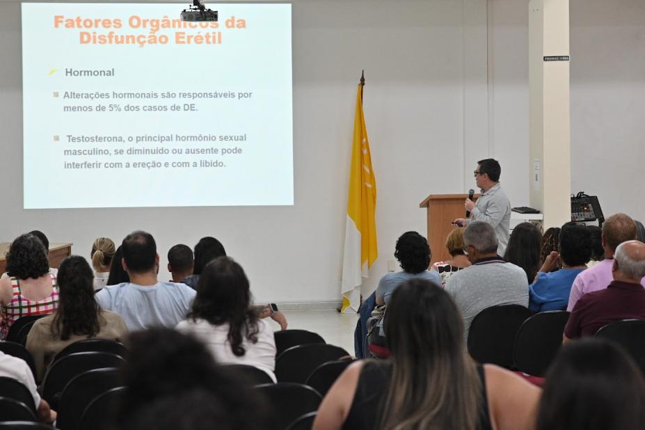 Simpósio sobre a saúde do homem. #Paratodosverem