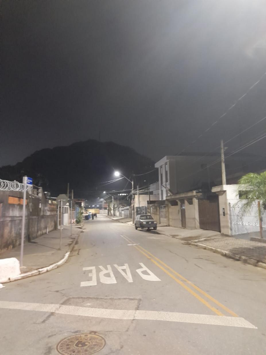 rua com a nova iluminação #paratodosverem