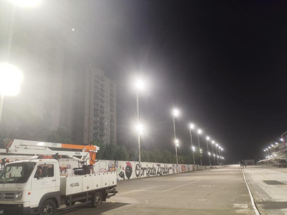 luzes ligadas no sambódromo #paratodosverem 