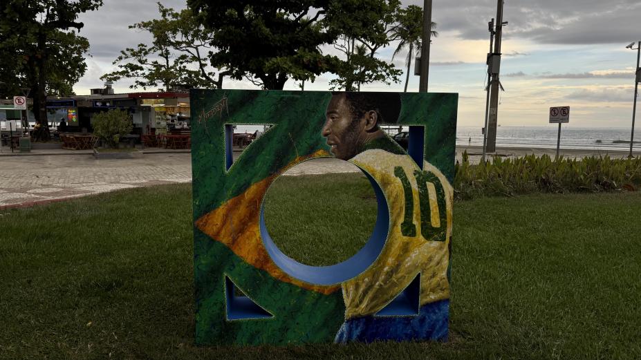 mureta decorada com pintura de pelé #paratodosverem 