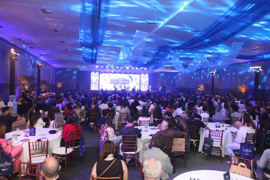 conferencistas participam d