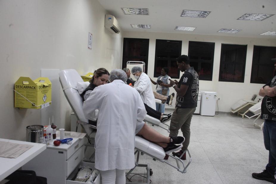 pessoas doam sangue em mutirão #paratodosverem