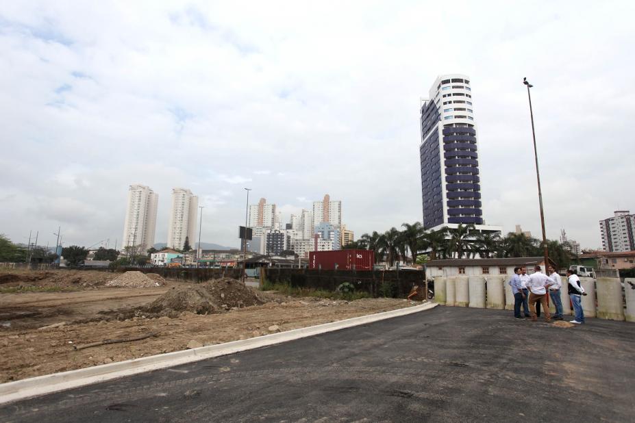 trecho novo de avenida já pavimentado #pracegover 