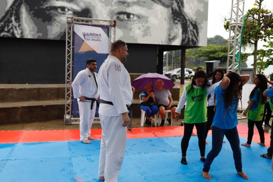 Aula de jiu jitsu no Quebra-Mar. #Paratodosverem.