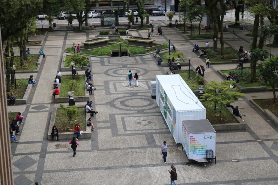 Laboratório móvel na Praça Mauá #paratodosverem