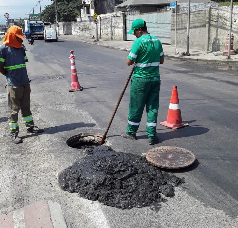 Trabalho de limpeza e desobstrução. #Paratodosverem