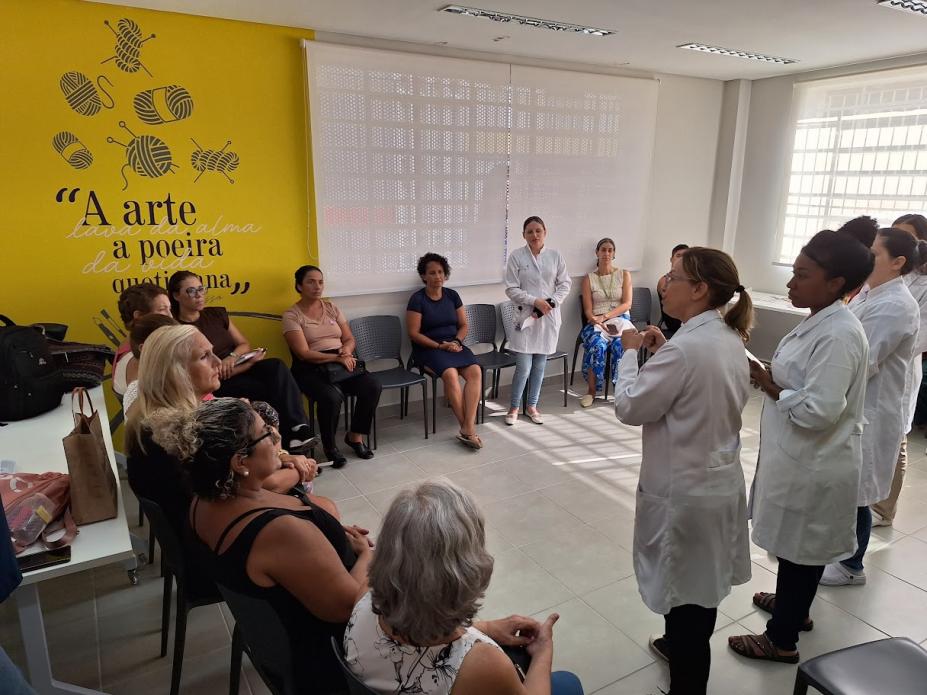 Palestra na Casa da Mulher de Santos. #Paratodosverem