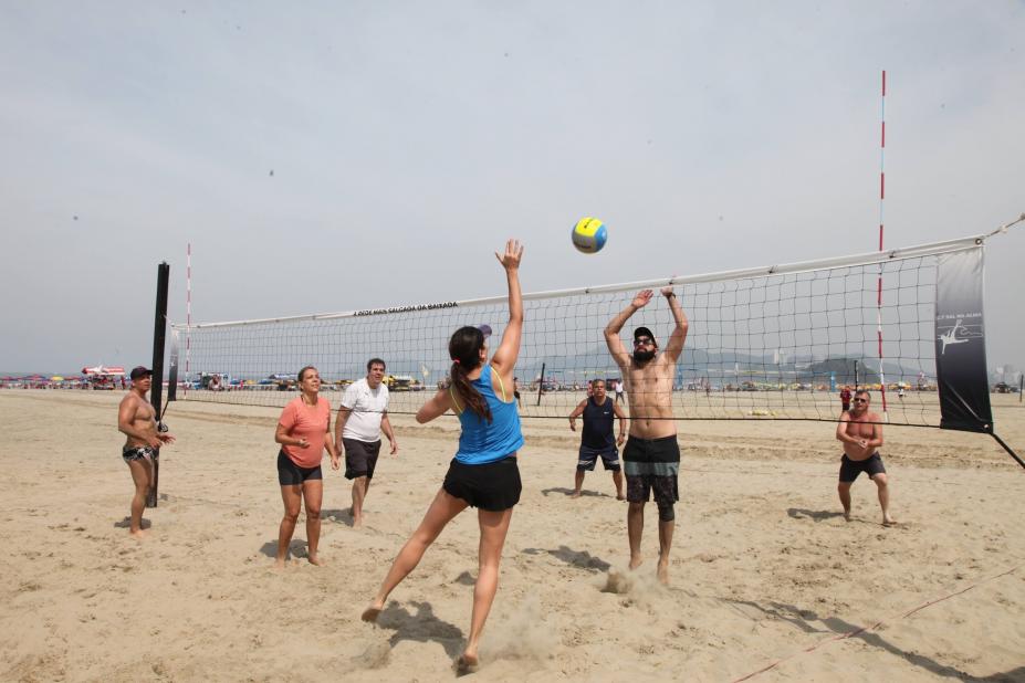 jogo de vôlei na praia. #paratodosverem
