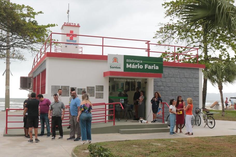 a fachada do posto 6, com a biblioteca mário faria à frente. #paratodosverem