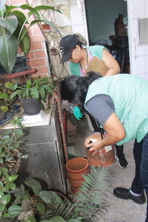 agentes procuram focos na praça mauá #paratodosverem