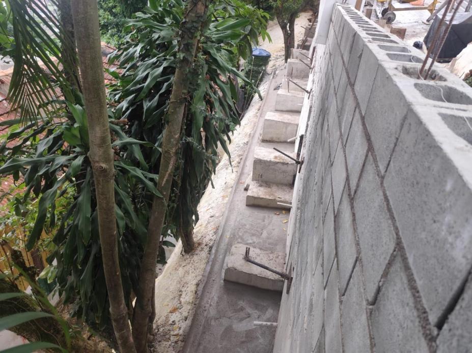 muro de arrimo em construção #paratodosverem 