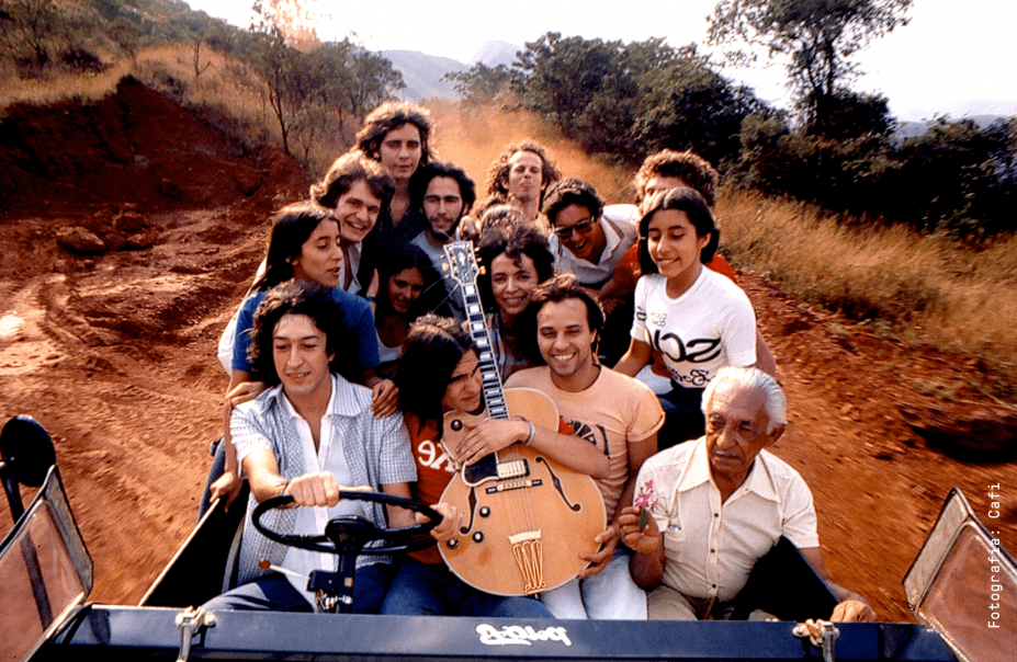 pessoas juntas em caminhão #paratodosverem