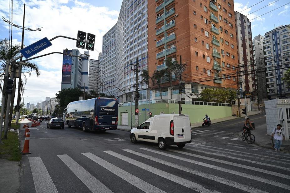 carros passando na pista liberada #paratodosverem
