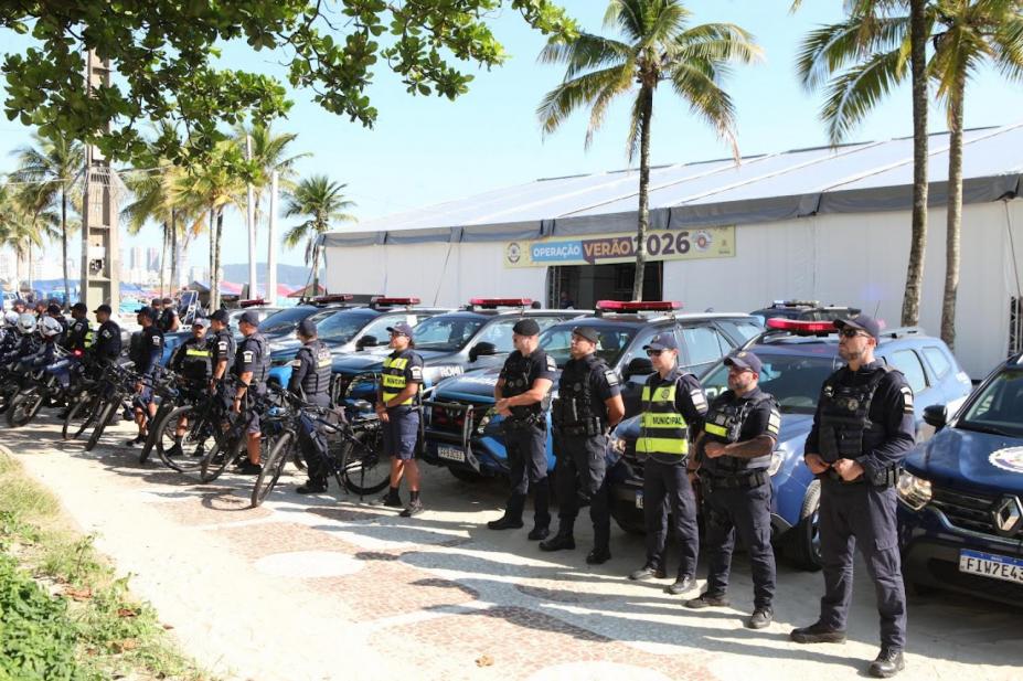 policiais e guardas posando #paratodosverem