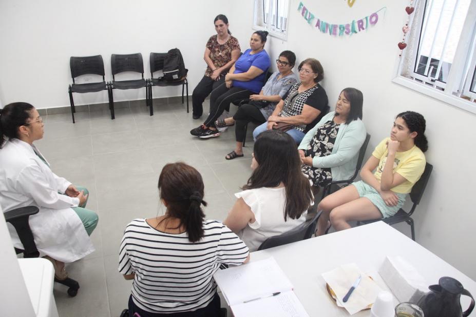 mulheres conversando na policlínica #paratodosverem