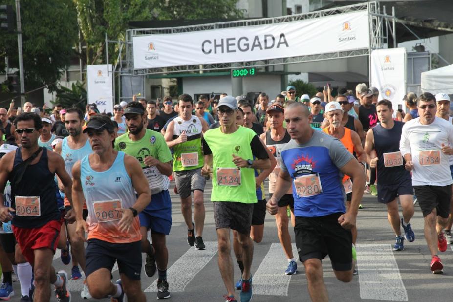 atletas correndo na largada