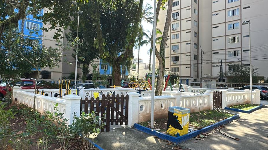 vista geral de praça recém-reformada. #paratodosverem