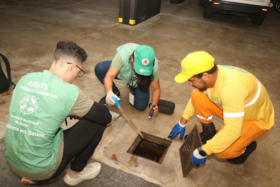 Agentes buscam focos de larva do mosquito. #Paratodosverem