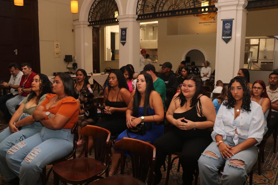 publico acompanha formatura #paratodosverem