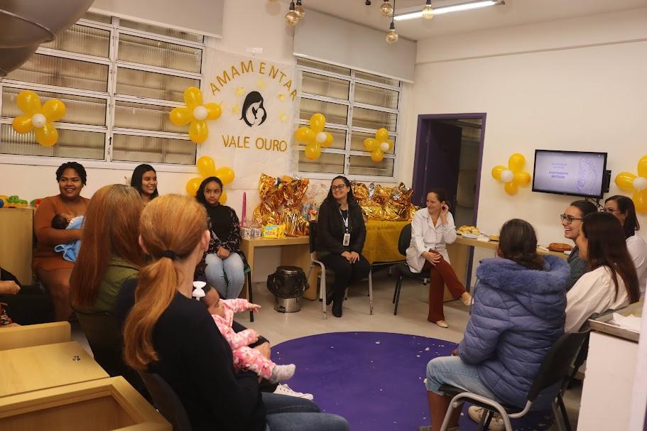 mulheres reunidas em sala para palestra. #paratodosverem