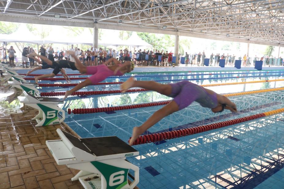 Nadadores na piscina do Rebouças. #Paratodosverem