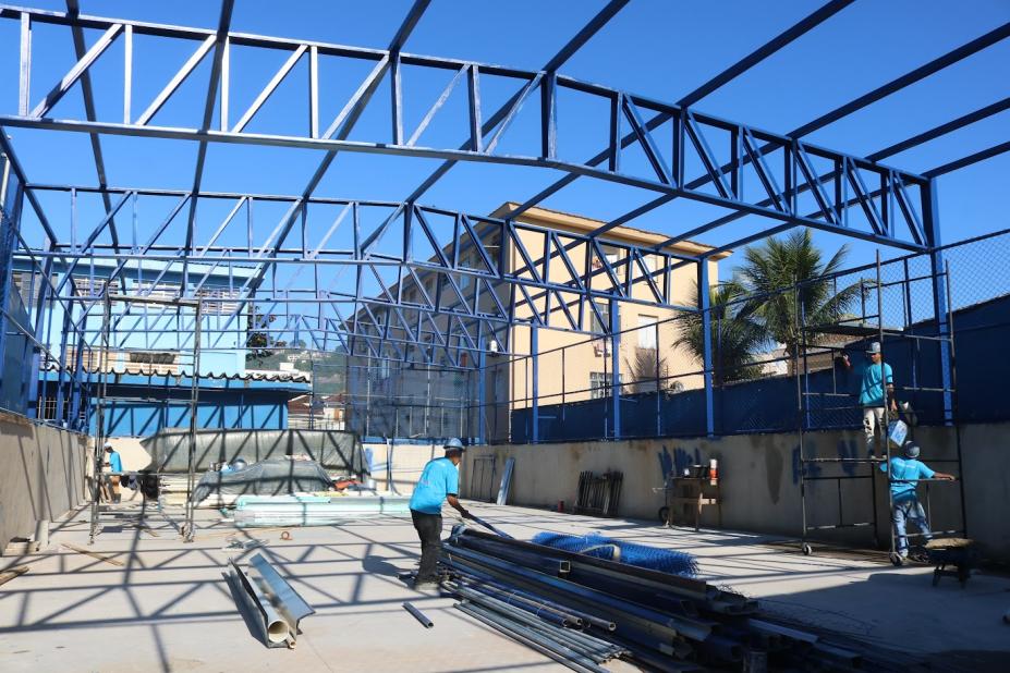 Obra de construção da quadra. #Paratodosverem