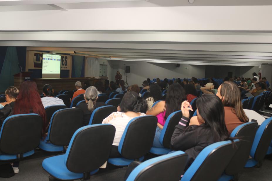 agentes comunitários assistem à palestra #paratodosverem