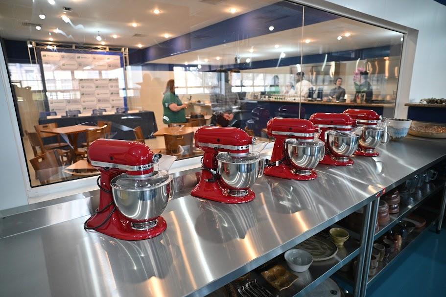 equipamentos de cozinha expostos #paratodosverem