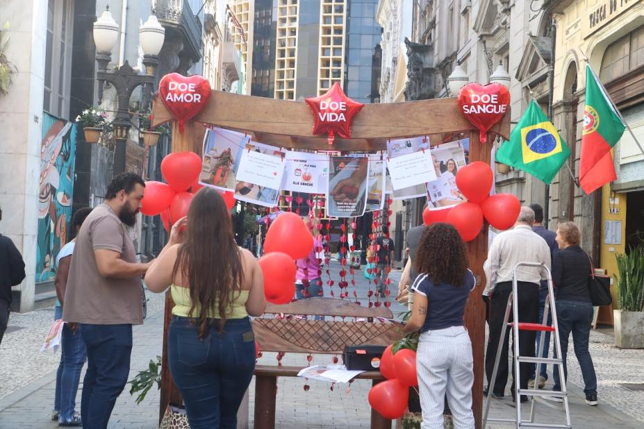 varal com mensagens em prol da doação #paratodosverem