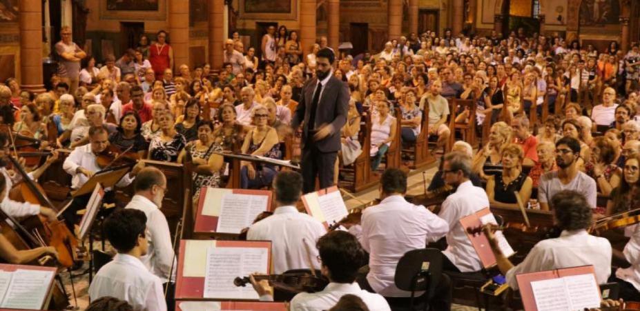 sinfônica se apresentando #paratodosverem 