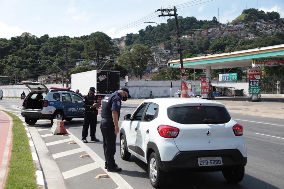 guardas abordam veículo #paratodosverem 
