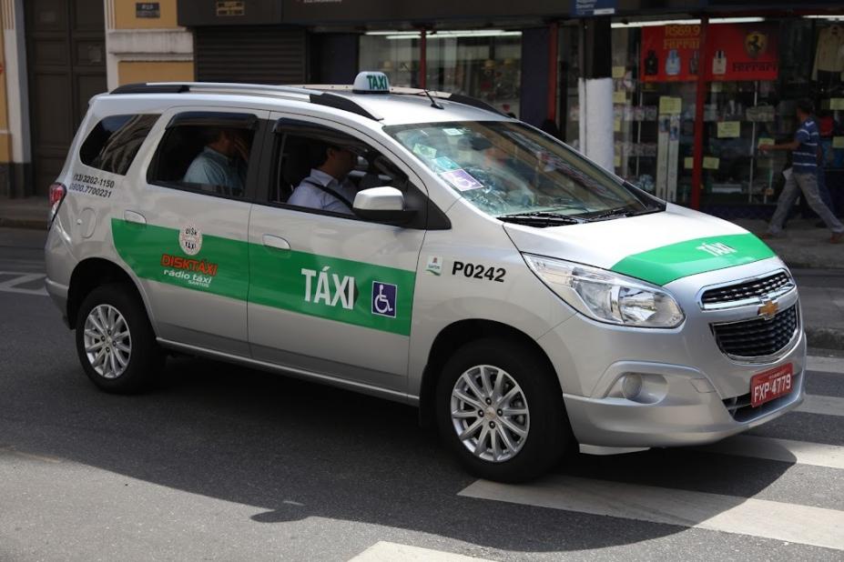 taxi  na rua. #paratodosverem