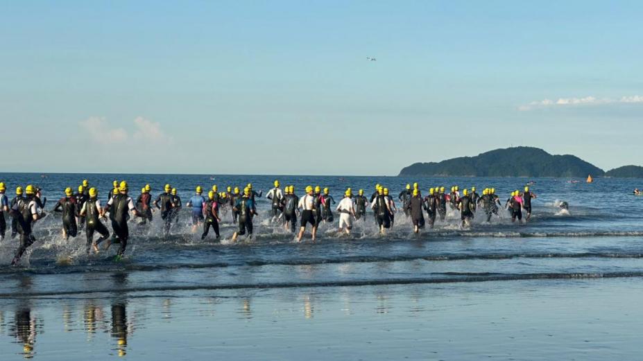 largada do triathlon em Santos. #Paratodosverem
