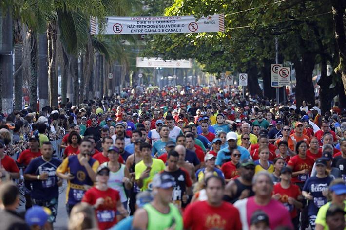 Corrida em Santos. #Paratodosverem