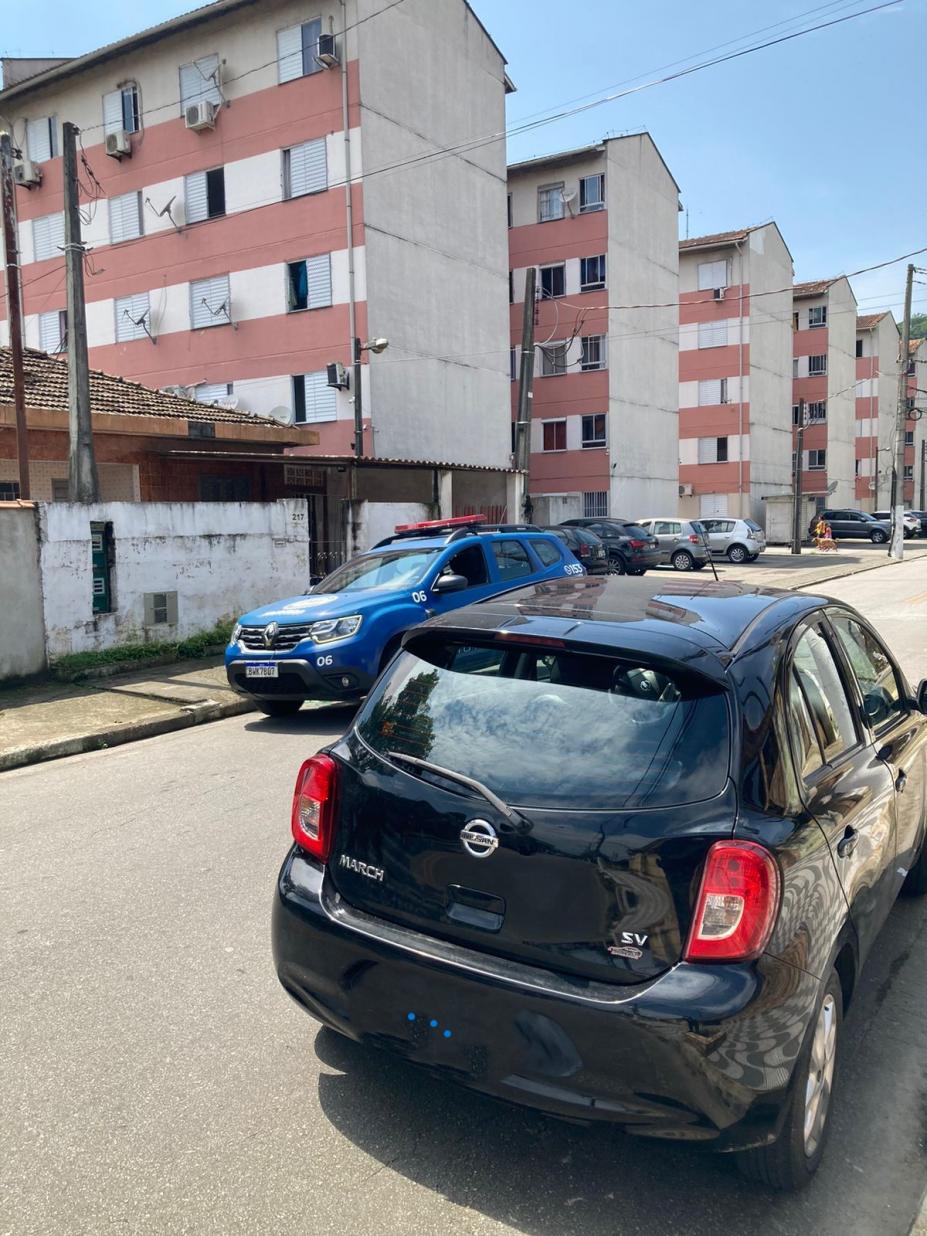 carro está parado em rua. @paratodosverem