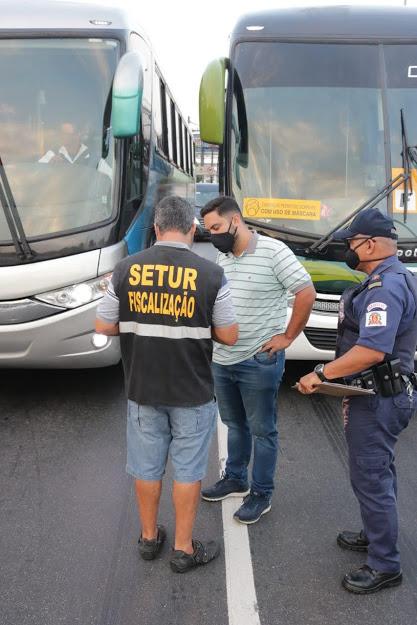 fiscal e guarda abordam 2 onibus #paratodosverem 