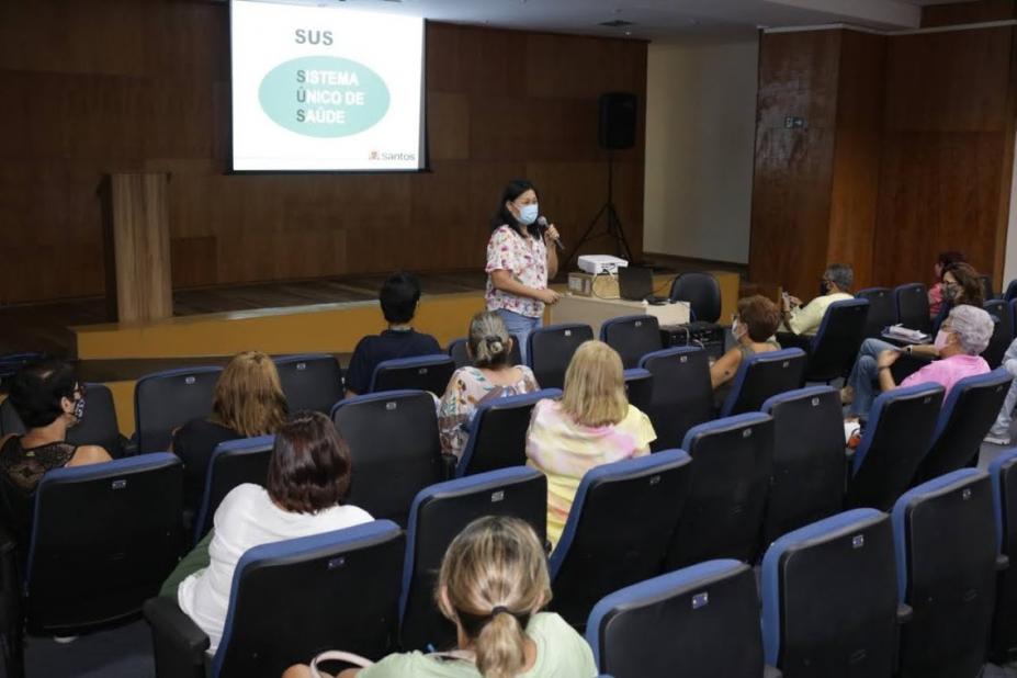 voluntários assistem a palestra #paratodosverem 