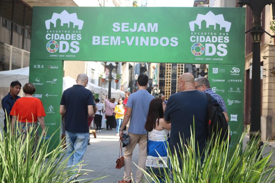 portal de entrada de evento ods com placa. #paratodosverem