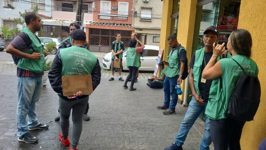 agentes reunidos antes de mutirão #paratodosverem