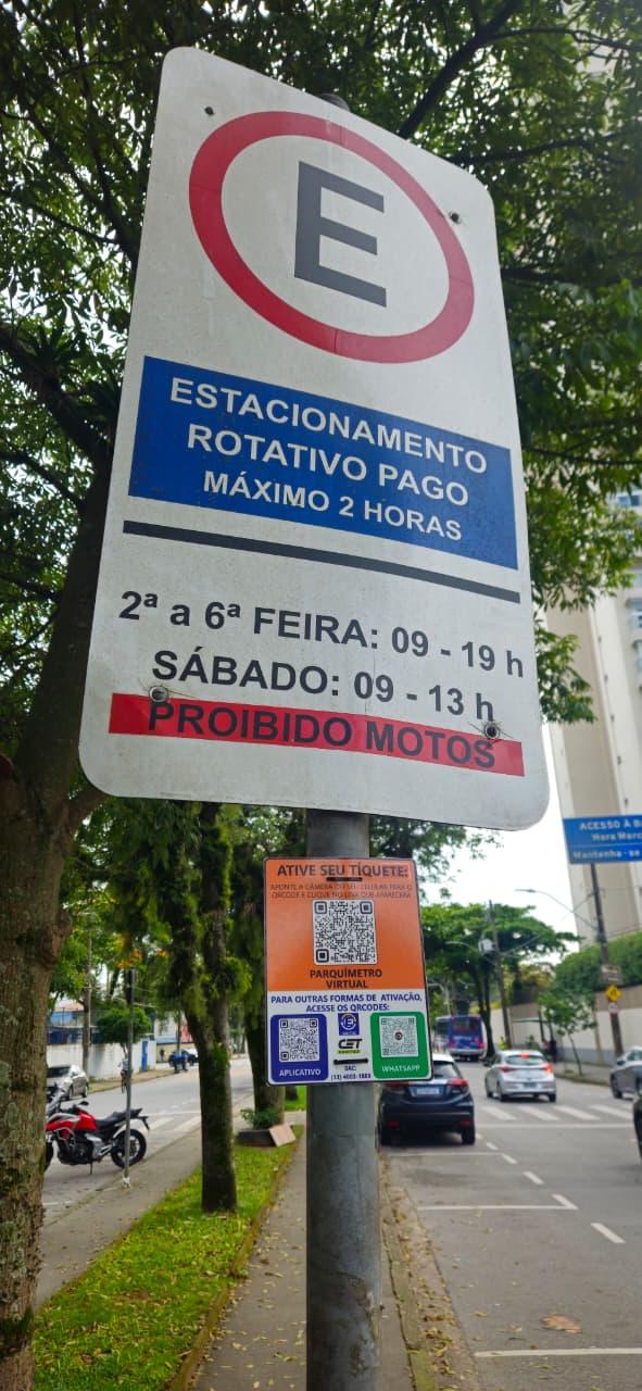 parquimetro instalado em placa #paratodosverem