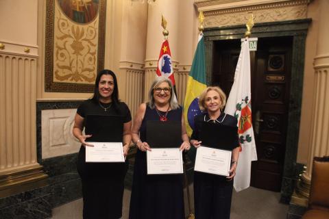 Profissionais da saúde homenageadas. #Paratodosverem.